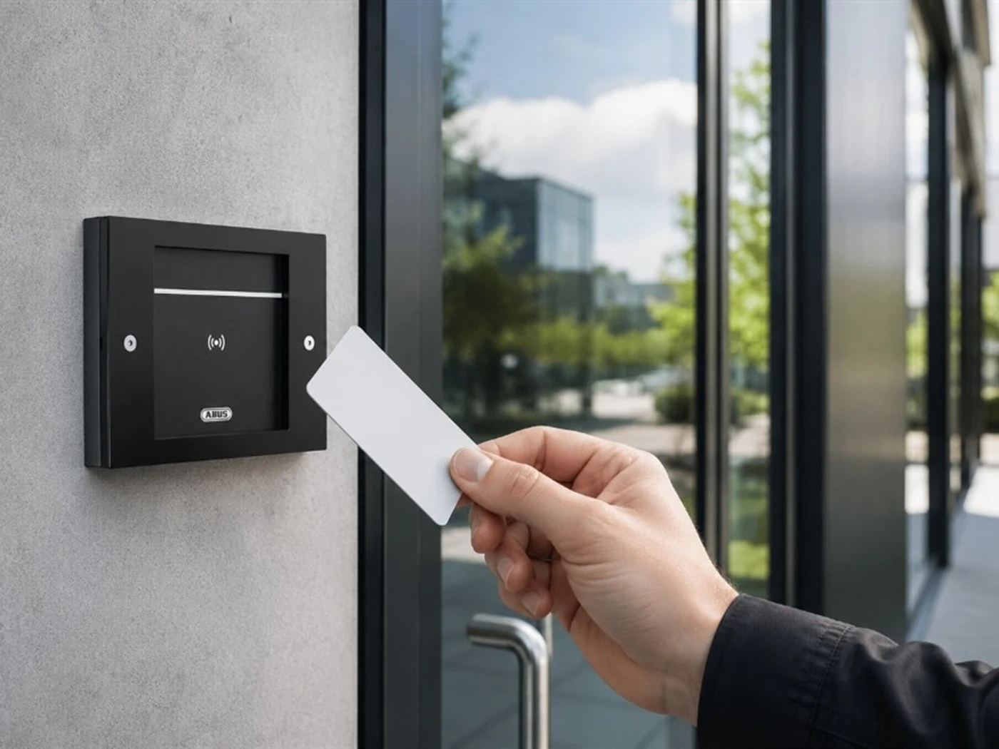 ABUS Wandleser bei der Data-on-Card-Aktualisierung am Leser